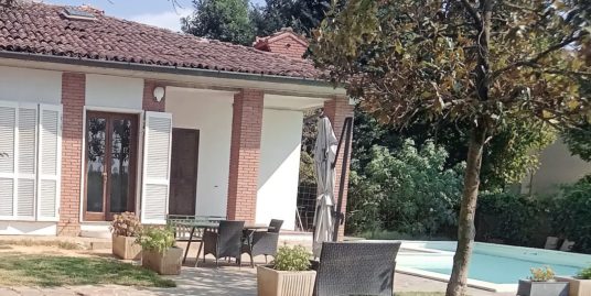 Villa singola con piscina su unico piano